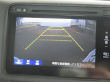 【リアカメラ】リバースに入れるだけで後方の映像が映ります。安全確認や、狭い駐車場での車庫入れ、雨の日や夜間など視界の悪い時に便利です。安全にバックする為には欠かせない装備です。