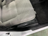 痛みの出やすい運転席シートの角、フロアマット、座面、ともに良好です