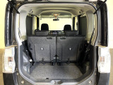 普段のお買い物や通勤、送迎等に十分な荷室スペースを確保しております。セカンドシートを倒すと、大きな荷物の積載も可能です♪