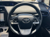 インテリアに合わせたデザインのステアリングは、運転される方のことも考え、運転しやすい形状、大きさです。是非一度、実際に触ってお確かめください。