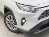 【三眼LEDヘッドライト】スタイリッシュな見た目の三眼LEDヘッドライトを装備♪スタイルだけでなく、夜間の走行も視界良好で安心してお乗りいただけます。