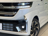 【LEDヘッドライト】悪天候や夜間走行時も良好な視界を確保し安心して運転できる高輝度LEDヘッドライトを装備!点灯速度が早く、消費電力も抑えられています