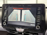 【サイドモニター】ドアミラーについているカメラから映像を映します。車幅も把握しやすくてとても便利ですね。