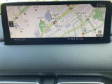 大型10.25インチのディスプレイ☆ドライバーは目線をそらせば自然と見れる位置と大きさに設定されています。