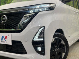 【LEDヘッドライト】悪天候や夜間走行時も良好な視界を確保し安心して運転できる高輝度LEDヘッドライトを装備!点灯速度が早く、消費電力も抑えられています。