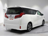 バックガイドモニター付きで車庫入れも安心です。