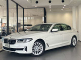 530e Luxury が入庫しました。ボディーカラーはミネラルホワイトのお車です。