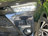 【シーケンシャルターンランプ付きLEDヘッドライト】人気の『流れるウィンカー』付きのLEDヘッドライトを装備♪高級感はもちろん、点灯時は存在感たっぷりで他車からも認識されやすく安心です。