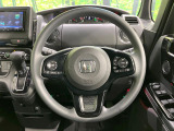 インテリアに合わせたデザインのステアリングは、運転される方のことも考え、運転しやすい形状、大きさです。是非一度、実際に触ってお確かめください。