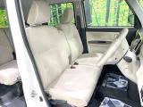 運転席まわりには十分なスペースがあり、大柄な方でもゆったり運転していただける環境です。