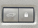 【パワーバックドア】スマートキーや運転席のボタンを押すだけでリアゲートが自動で開閉します!荷物を持っている時や、高い位置にあるバックドアを閉める際に便利な機能です♪