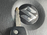 【キーレス】少し離れた場所からでもボタン一つでドアの開錠・施錠ができるのでとっても便利!ドアの鍵穴周りに傷をつけることもありません♪