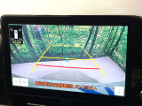 【バックカメラ】駐車時に後方がリアルタイム映像で確認できます。大型商業施設や立体駐車場での駐車時や、夜間のバック時に大活躍!運転スキルに関わらず、今や必須となった装備のひとつです!