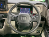 インテリアに合わせたデザインのステアリングは、運転される方のことも考え、運転しやすい形状、大きさです。是非一度、実際に触ってお確かめください。