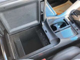 弊社では店頭でお車をご確認の上、近隣県にお住まいの方にのみの販売に限らせて頂いております。お客様をお待たせしないよう、ご来店前にお電話をいただけると幸いです。