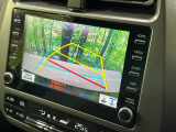 【バックカメラ】駐車時に後方がリアルタイム映像で確認できます。大型商業施設や立体駐車場での駐車時や、夜間のバック時に大活躍!運転スキルに関わらず、今や必須となった装備のひとつです!