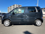 【安全装置】車線逸脱の可能性が高いとシステムが判断すると、ステアリングに力を加えることでドライバーに操作をうながし、車両を車線の内側に戻すよう支援する車線逸脱抑制機能搭載◎ON/OFF切替可能◎