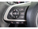 運転中に手を離さなくてもハンズフリー電話や音声認識、オーディオ操作やマルチインフォメーションディスプレイ内の表示切替えが出来るスイッチ付。走行中に視線を逸らさず出来る手元操作は安全運転につながります。