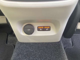 リアシートにもシートヒーター装備です。USB  タイプCを2口装備