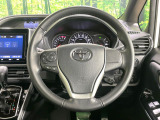 【純正革巻きステアリング】上質な革を使用することで、手にしっかり馴染みとても運転しやすいハンドルです♪