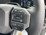 アダプティブクルーズコントロール搭載。 先行車を検知して、適切な車間距離を保てる速度に自動で調整し、先行車がいなくなった際は、設定速度で走行を続けます。
