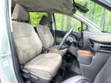 運転席シート廻りは使用感も少なく、良好な状態となっています。前オーナー様が丁寧に使っていたことがよくわかりますね。