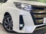 【LEDヘッドライト】悪天候や夜間走行時も良好な視界を確保し安心して運転できる高輝度LEDヘッドライトを装備!点灯速度が早く、消費電力も抑えられています。