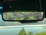 【デジタルインナーミラー】後席の大きな荷物や同乗者で後方が確認しづらい時でも安心!カメラが撮影した車両後方の映像をルームミラー内に表示。クリアな視界で状況の確認が可能です!