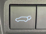 【パワーバックドア】スマートキーや運転席のボタンを押すだけでリアゲートが自動で開閉します!荷物を持っている時や、高い位置にあるバックドアを閉める際に便利な機能です♪