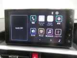 スマートフォン連携機能を搭載した純正ディスプレイオーディオが付いています。