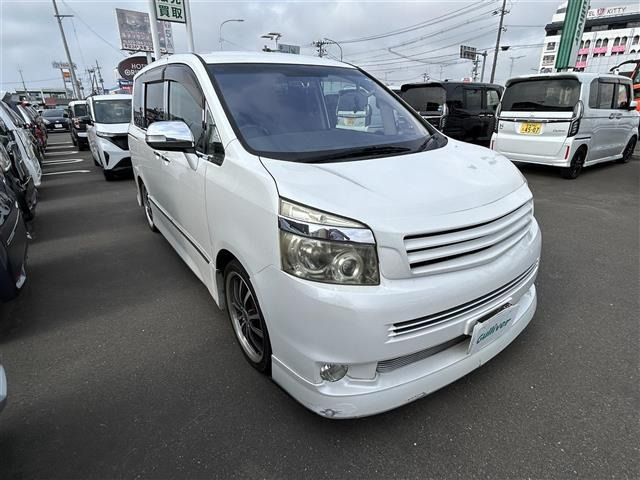 ヴォクシー 2.0 ZS 4WD 修復歴無し