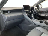 高いホールド性で運転姿勢が安定します。長距離ドライブでも疲れにくいのが魅力です。快適なドライビングライフをお送りください♪