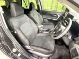 運転席シート廻りは使用感も少なく、良好な状態となっています。前オーナー様が丁寧に使っていたことがよくわかりますね。