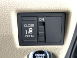 【パワースライドドア】スマートキーや運転席のスイッチでスライドドアの開閉が可能♪電動だから力を入れてドアを開ける必要が無く、小さいお子様でも、重い荷物を持っている時もラクに開け閉めできます♪