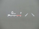 カラーヘッドアップディスプレイ付き。少ない視線移動で情報を確認できるので、運転の疲労軽減に繋がりますよ♪