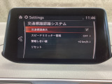 TSRは、走行中にフォワードセンシングカメラまたはナビゲーションシステムが認識した交通標識を、ADDおよびメーターに表示することで、交通標識の見落とし防止を図り、安全運転を支援するシステムです。