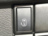 【パワースライドドア】スマートキーや運転席のスイッチでスライドドアの開閉が可能♪電動だから力を入れてドアを開ける必要が無く、小さいお子様でも、重い荷物を持っている時もラクに開け閉めできます♪
