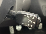 【 クルーズコントロール 】高速道路で便利なクルーズコントロールも装着済み。アクセルを離しても一定速度で走行ができる装備です。加速減速もスイッチ操作でOKです。