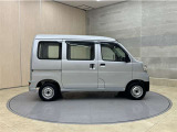 全車1年間の走行距離無制限のロングラン保証付きです。また、さらに安心をお求めの方には1年〜2年の保証延長ができる「ロングラン&alpha;保証」(有償)もお選びいただけます。