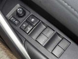 電動格納式ドアミラー・パワーウインドウを装備しています。