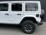 ショールームでは、認定中古車に加え、最新のニューモデルも各種取り揃えております。見学や試乗はもちろん、専門スタッフによるアドバイスなど、様々なサービスを通して、「ジープのある生活」をご体感いただけます