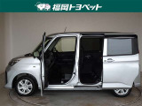 両側スライドドアを採用しています、助手席側は電動式で運転席から開閉できます。(運転席側は手動式です。)