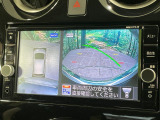 【アラウンドビューモニター】専用のカメラにより、上から見下ろしたような視点で360度クルマの周囲を確認することができます☆死角部分も確認しやすく、狭い場所での切り返しや駐車もスムーズに行えます。
