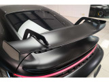 輸入車販売で培ったホスピタリティ。幅広い部品調達ネットワークを構築いたしております。納車点検整備はお任せください。ワイパー・エンジンOIL・ブレーキパッド・バッテリーなど交換させて頂いております。