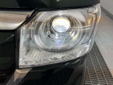 暗闇でも前方をくっきりと照らしてくれるライトです。夜の運転でも安心ですね。