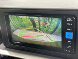 【バックカメラ】駐車時に後方がリアルタイム映像で確認できます。大型商業施設や立体駐車場での駐車時や、夜間のバック時に大活躍!運転スキルに関わらず、今や必須となった装備のひとつです!