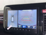 【フロントカメラ】運転席に座った状態で死角になりやすいクルマの前の様子まで確認でき安全ですね♪