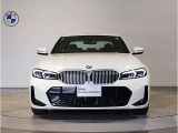 【キドニーグリル】BMWは約90年もの間、ほぼ全ての車両にひと目でBMWだと分かるこの特徴的なフロントグリルが備えられ、デザイン・アイコンとして親しまれてきました。