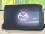 【マツダコネクトナビ】車内の雰囲気にマッチした一体型タイプのナビ。各種車輌設定やBluetooth再生等、様々な機能が楽しめます。直感的なダイヤル操作が可能で、使い勝手も良好です。