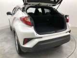 「使ってバック・・カードのポイントで月々の負担を軽減」。車種・年式によっては、対象外の車もあります。